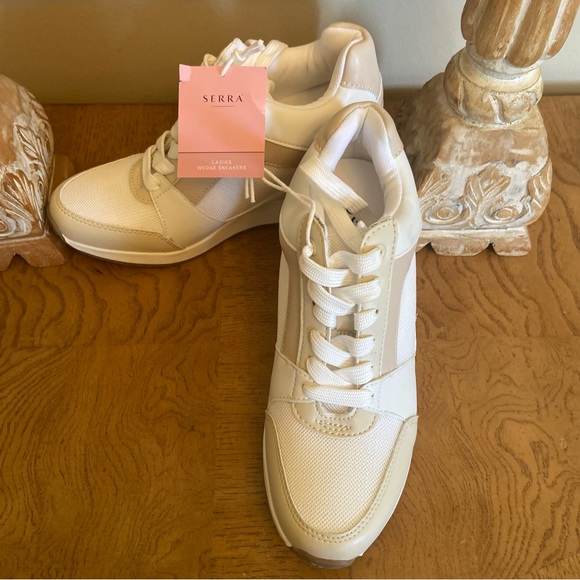 Serra Womens Tan White Color Block Wedge Heel High-Top Sneakers NWT Multiple SZs - Picture 3 of 14